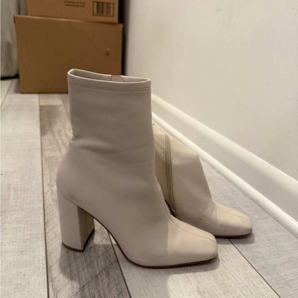 Steve Madden  Cream Ankle Boots